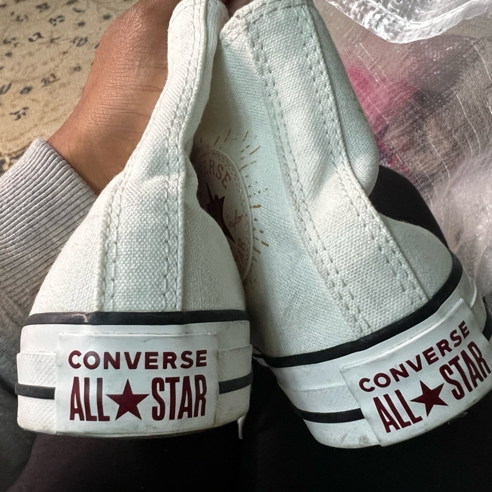 Converse Chuck Taylor All Star High White Valentine's Day 2023 - Picture 7 of 9